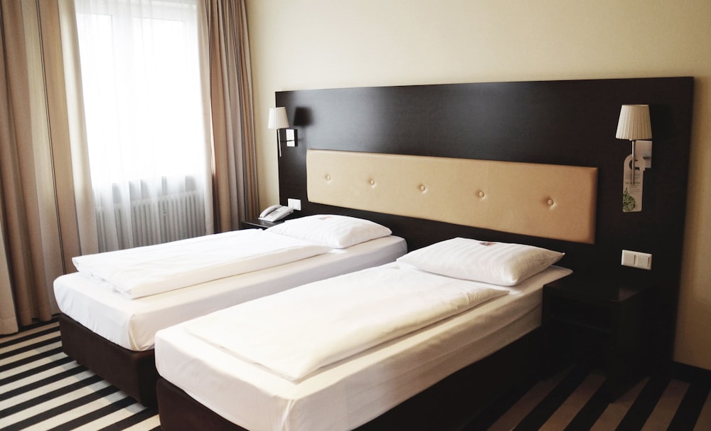 MEDIUM, DOUBLE BED