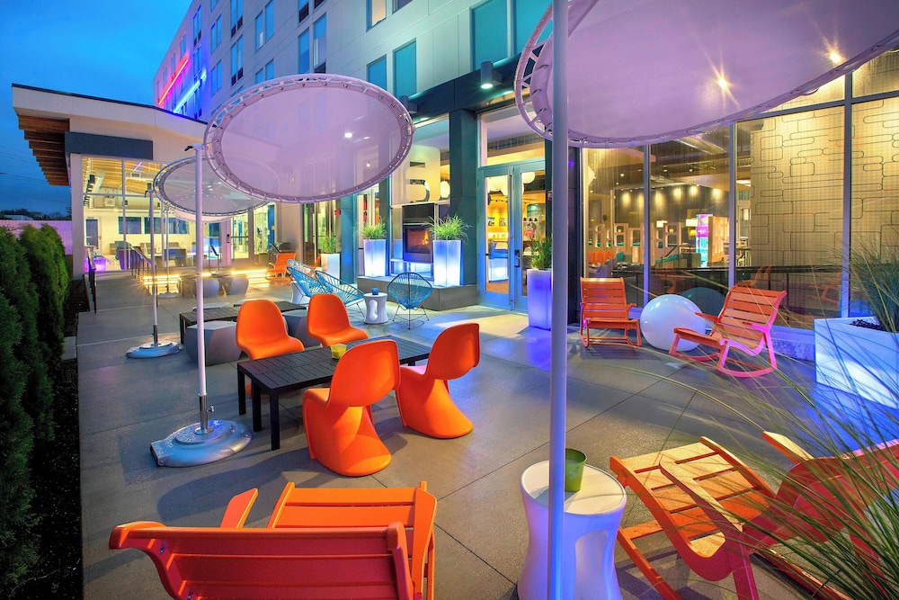 Aloft Buffalo Airport 25/27