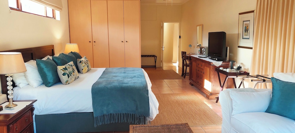 غرفة بسرير فردي بإطلالة على الجبل، Riversong Guest House 4/8