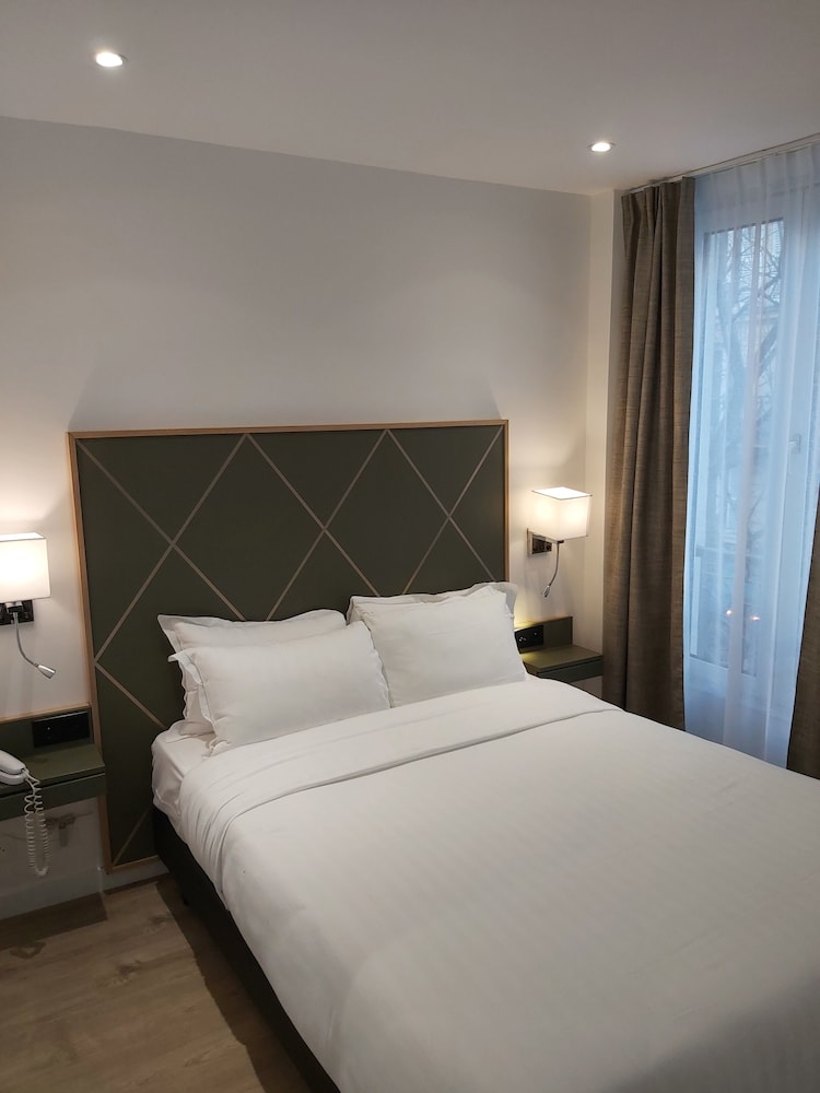 HOTEL B SQUARE 27/83