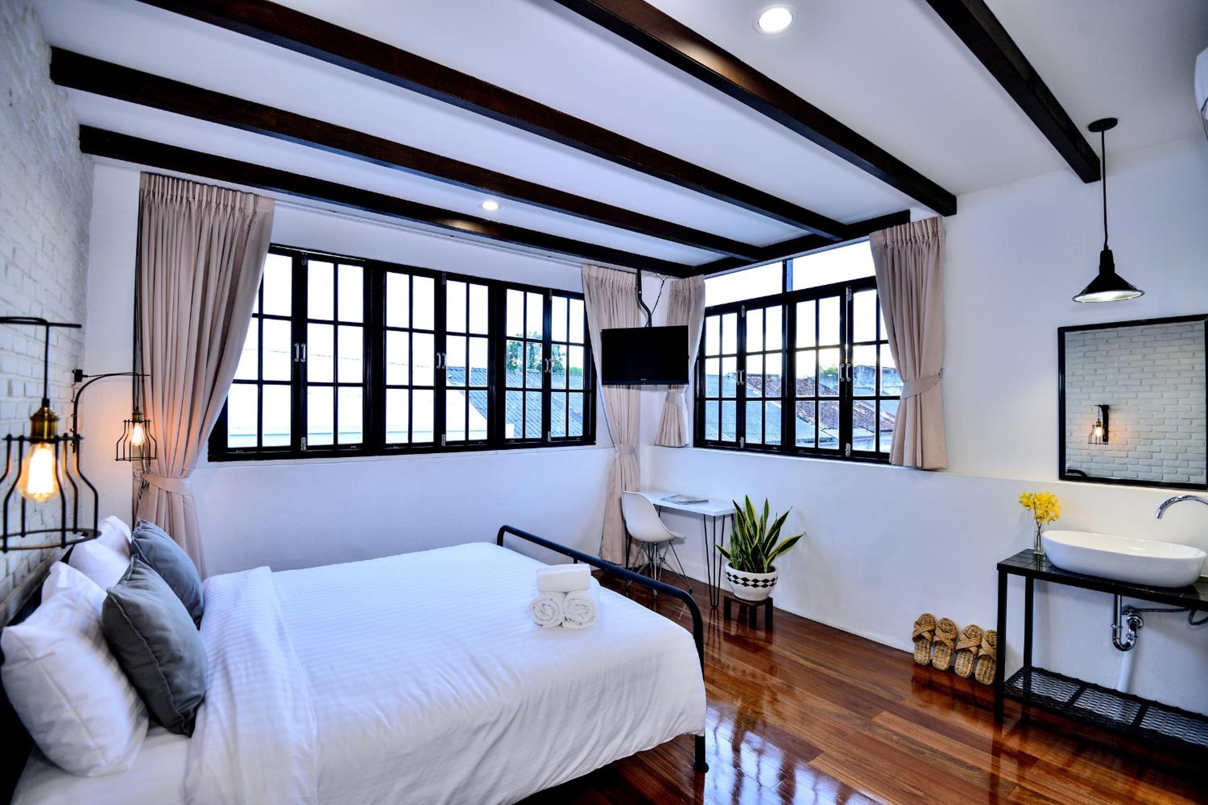 Deluxe, King Bed