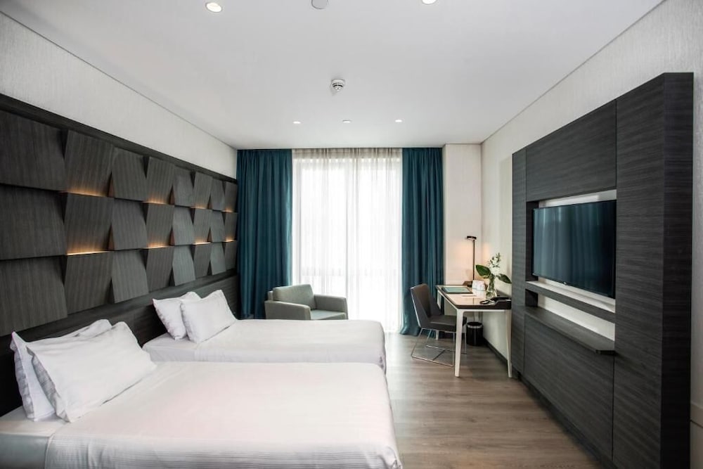 EXECUTIVE, SUITE, TWIN BEDS