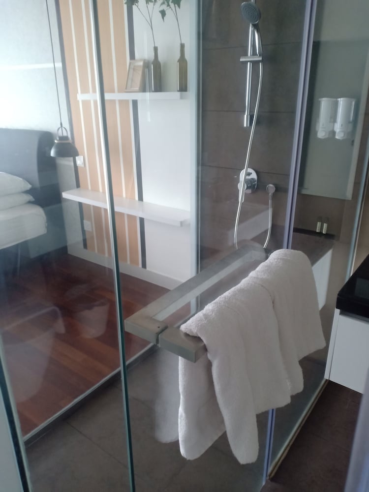 Zoom Inn Boutique Hotel 60/62