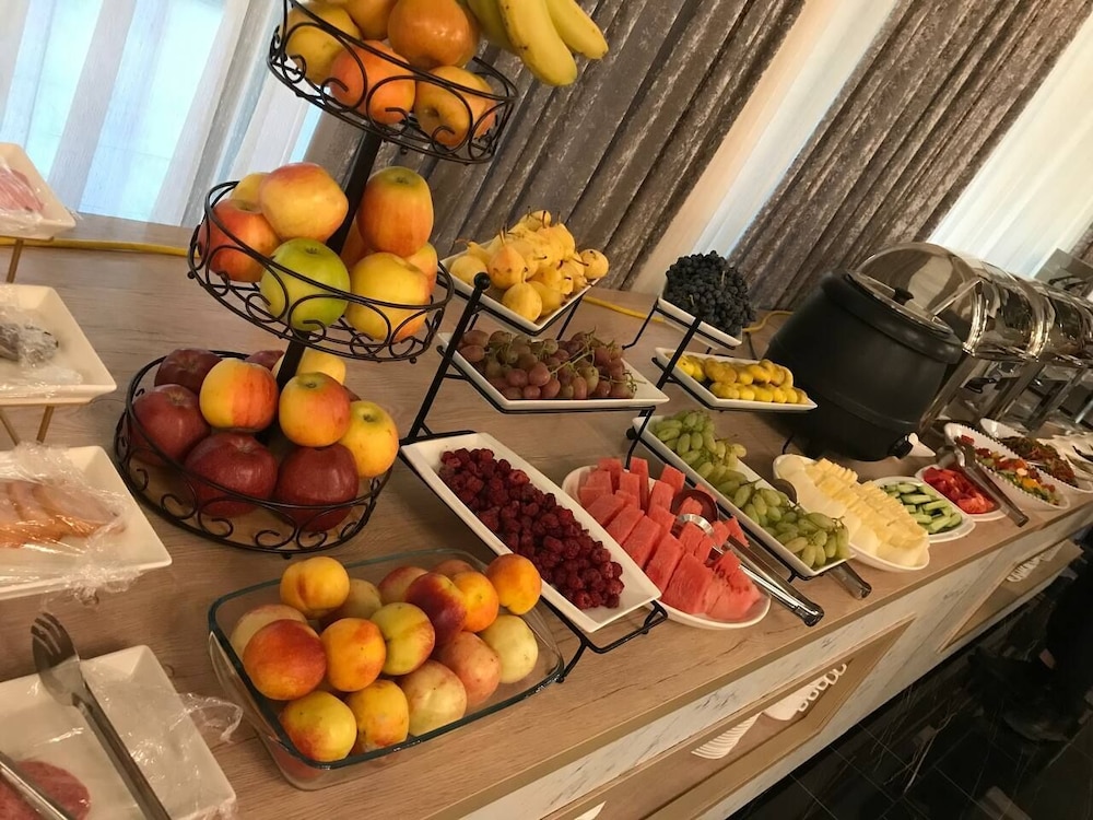 Continental Hotel 13/21