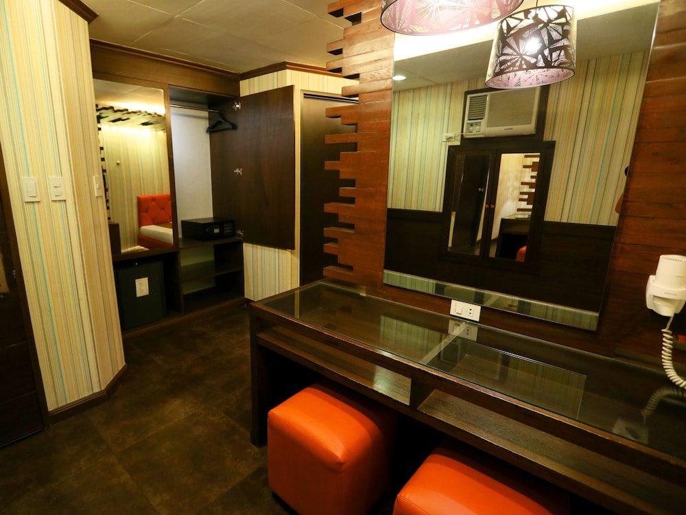 Hotel Ava Gil Puyat 40/56