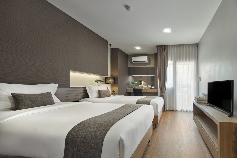 DELUXE, TWIN BEDS