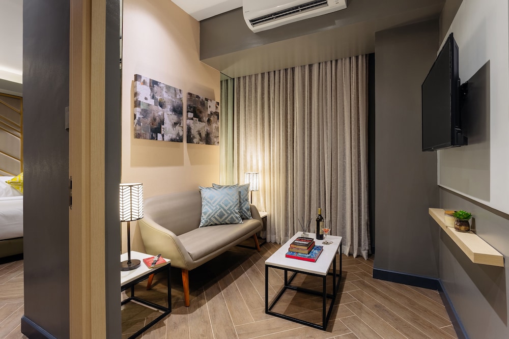 Summit Hotel Greenhills 37/61