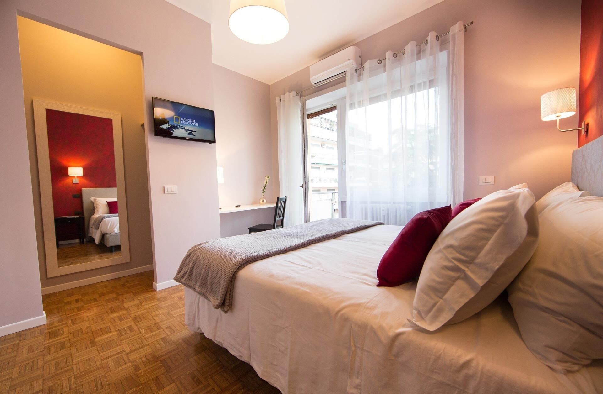 DOUBLE OR TWIN BED
