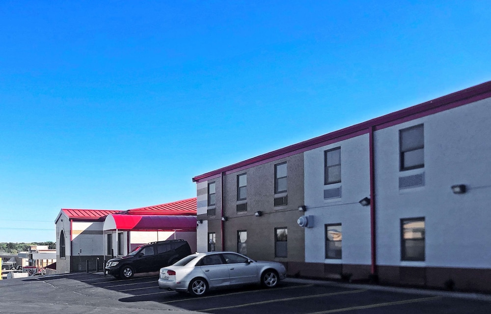 Econo Lodge Truman Inn 45/48
