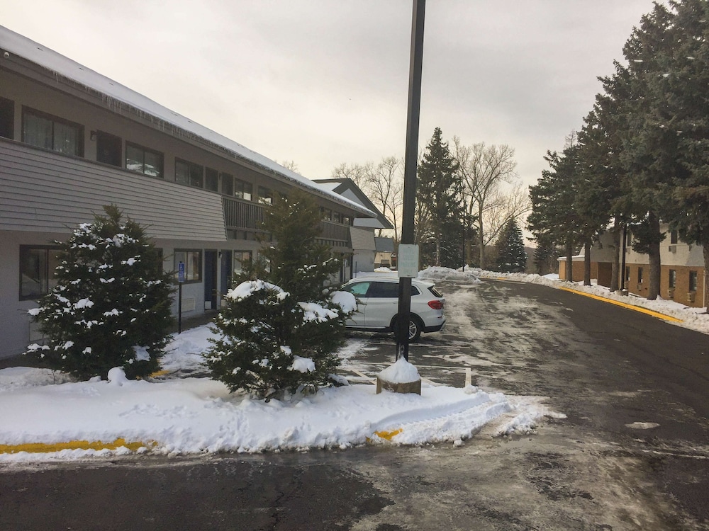 Motel6 Burnsville, MN 42/46