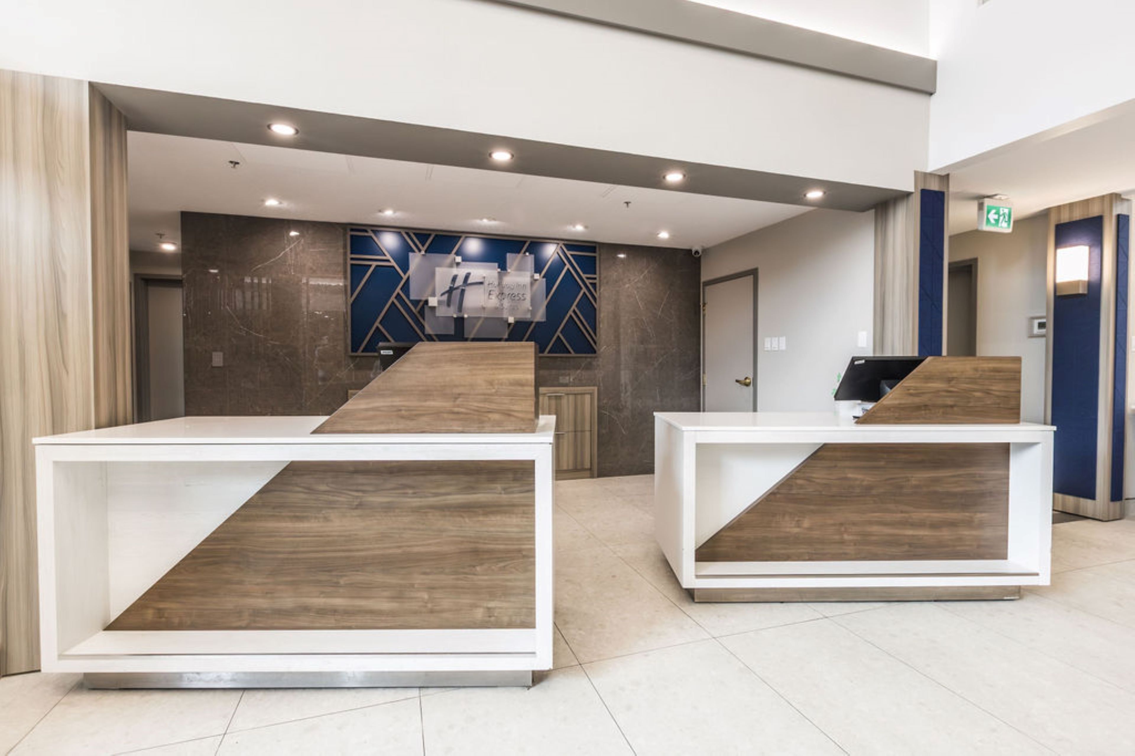 Holiday Inn Express Hotel Suites Calgary South Macleod Trail S 9/73