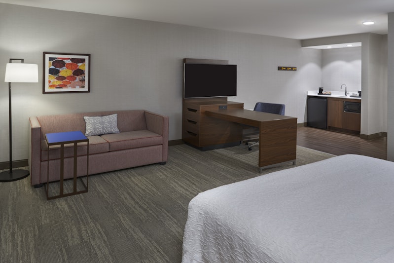 Hampton Inn and Suites by Hilton Montreal Dorval 9/23