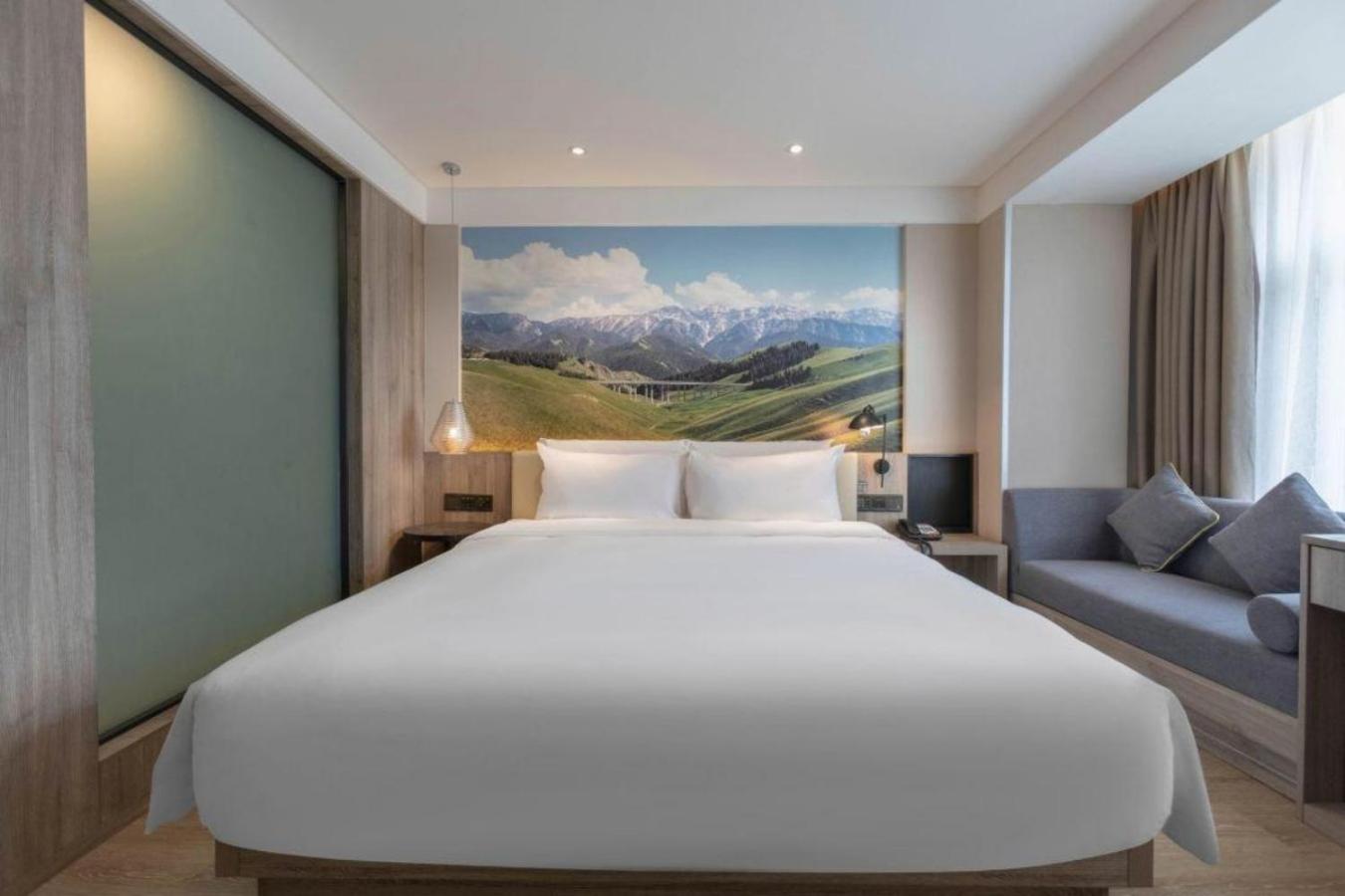 Atour Hotel Urumqi People's Cinema 12/59