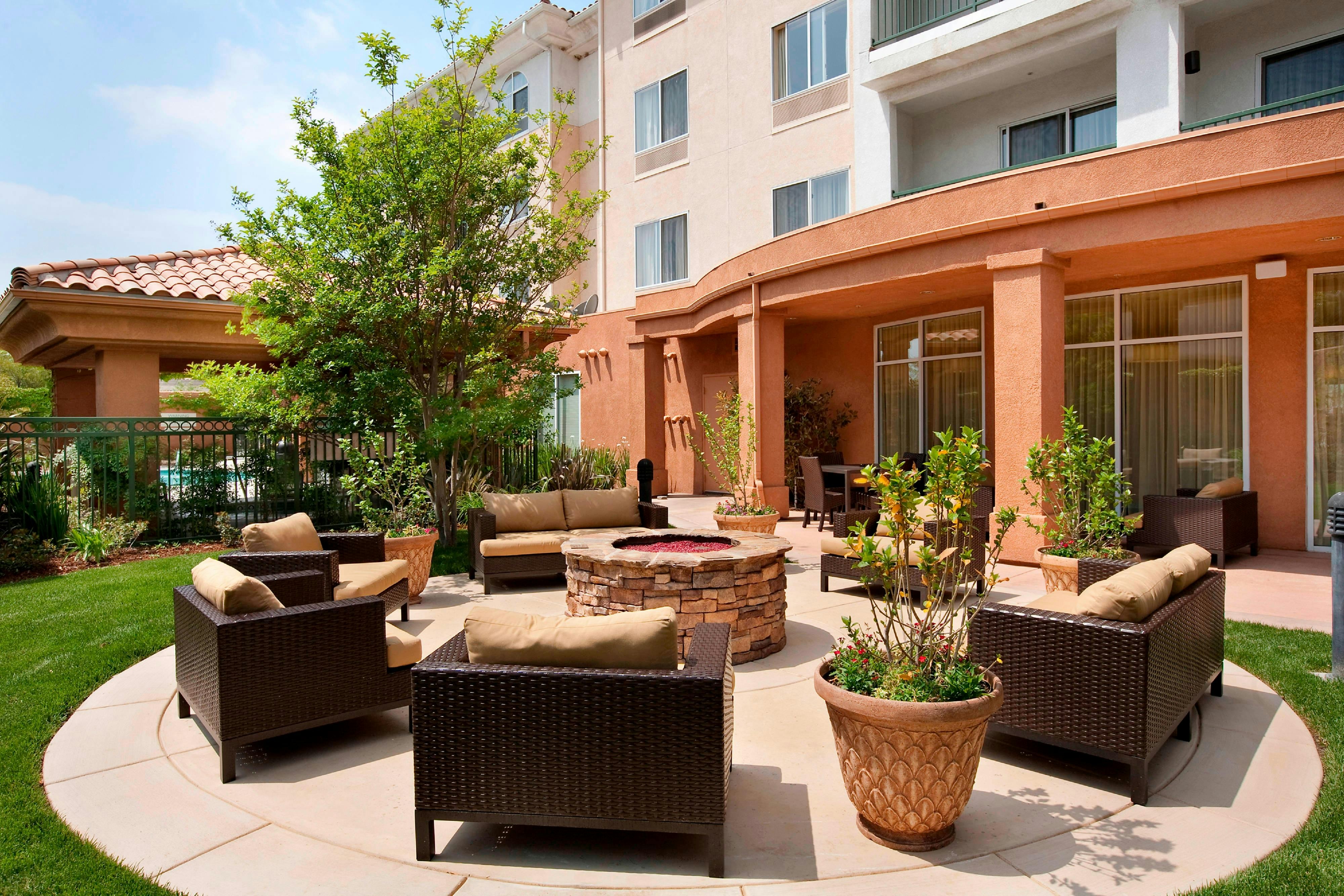 Courtyard Ventura Simi Valley 38/59