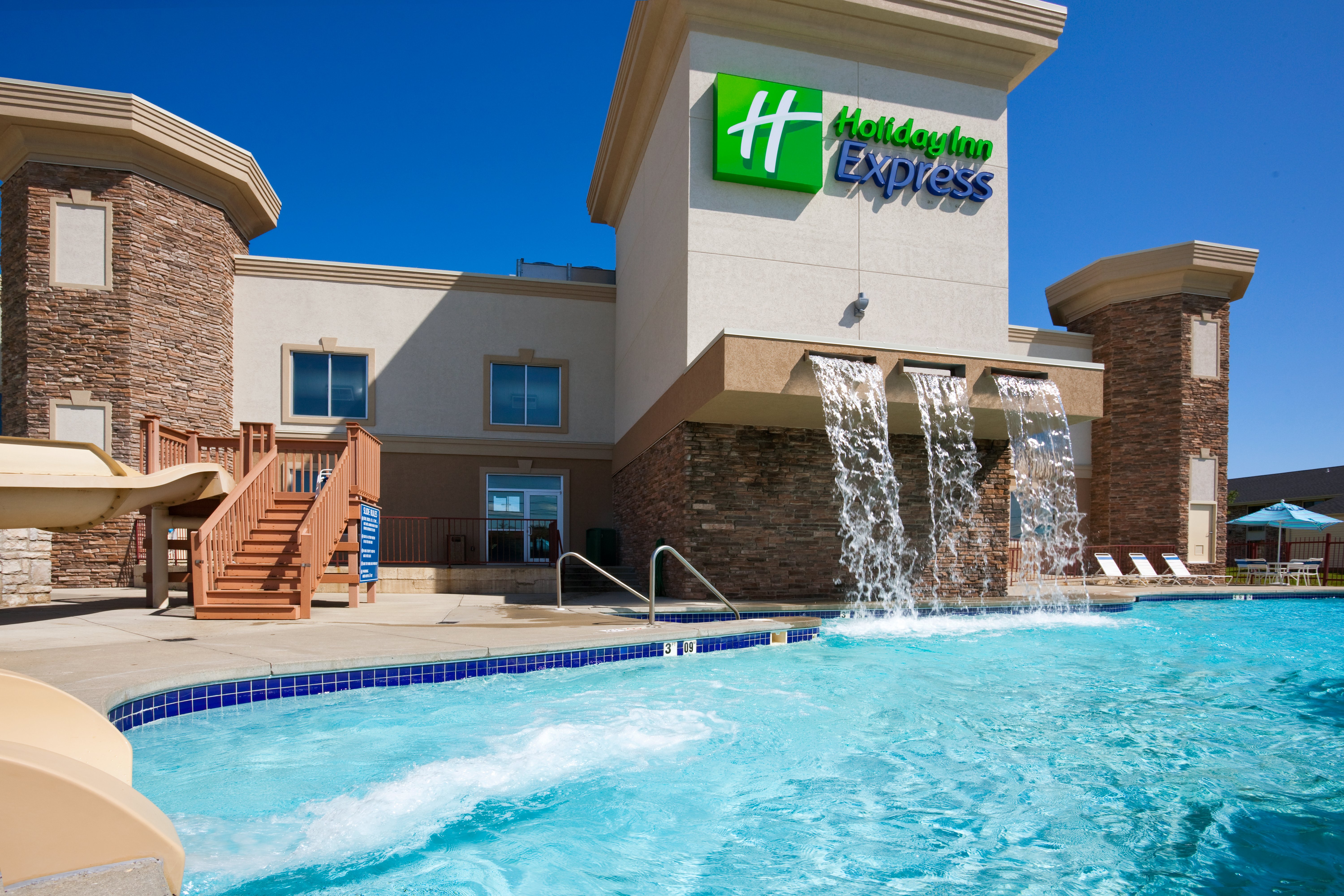 Holiday Inn Express Wisconsin Dells 69/69