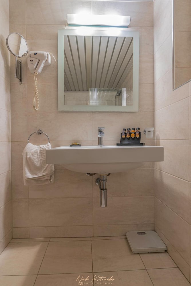 Avra Hotel 44/47