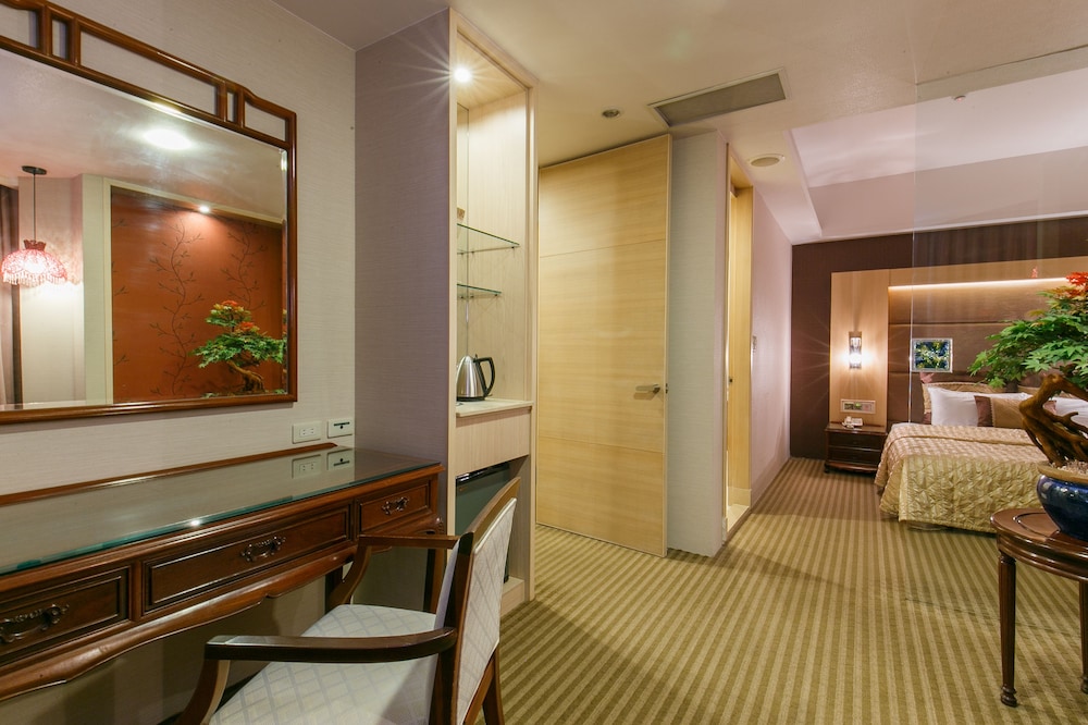 Highness Hotel 34/34