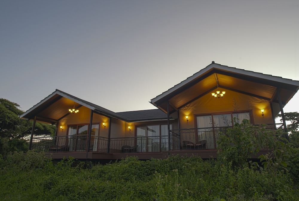 Karibu Camps and Lodges Lions Paw Ngorongoro 3/68