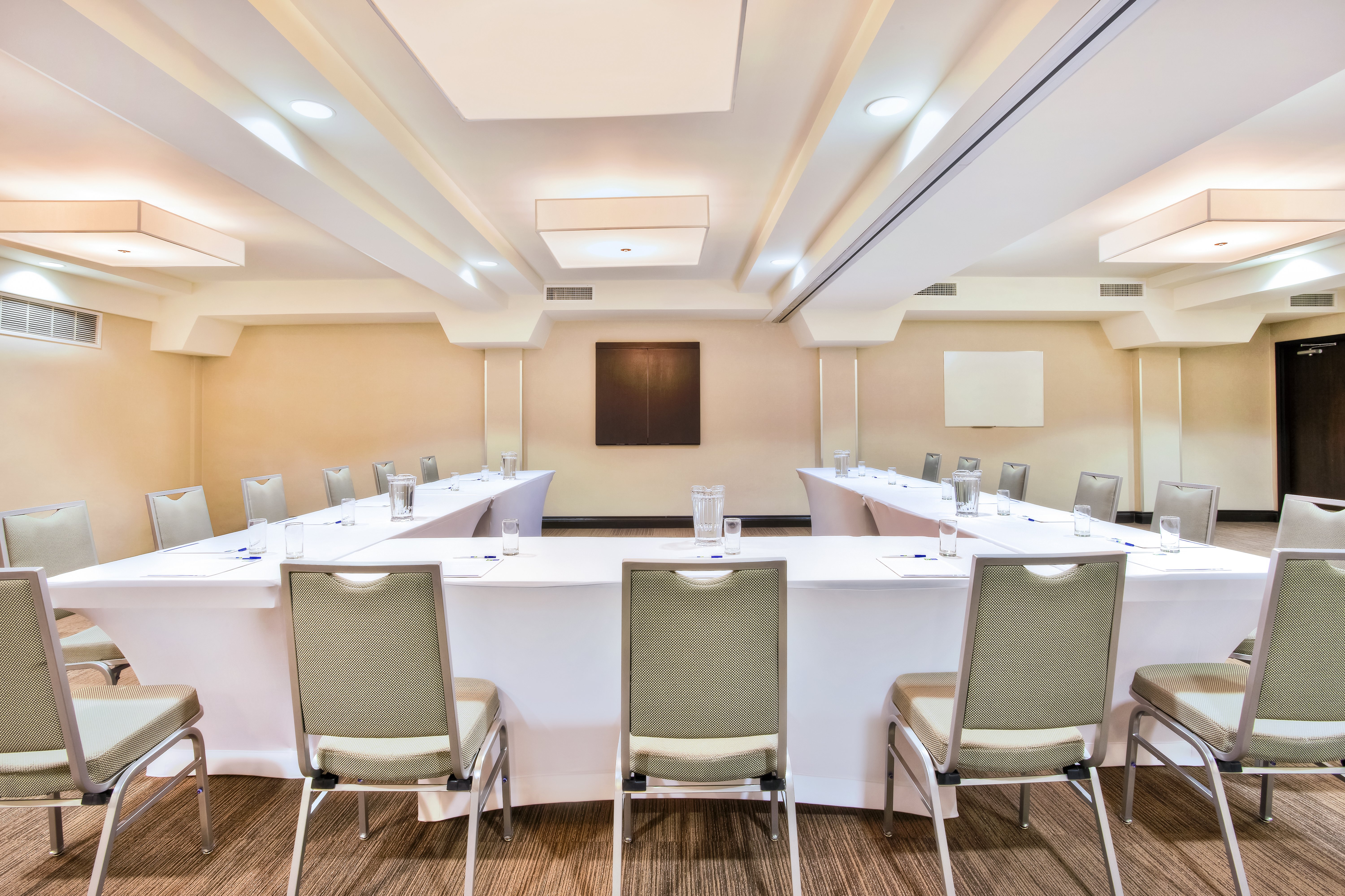 Holiday Inn Express: Sault Ste Marie 17/34