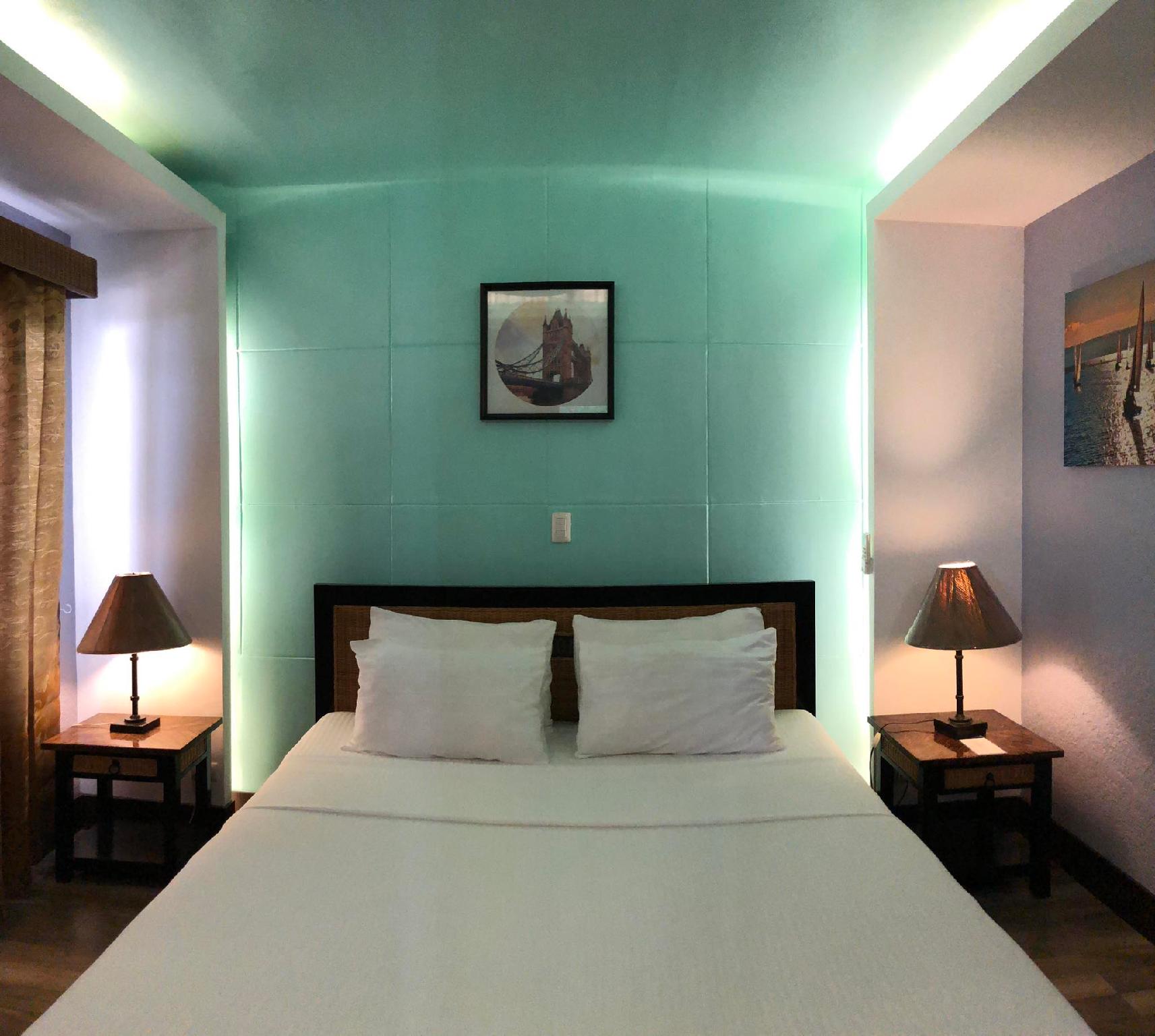 Deluxe, Sea View