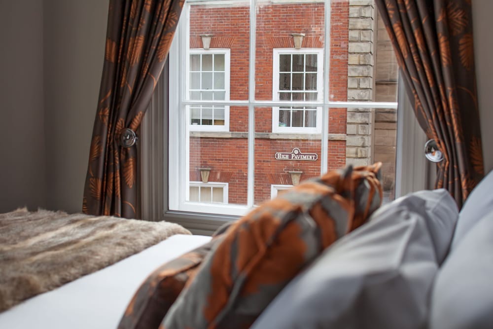 LUXURY, STUDIO, SUITE, KING BED