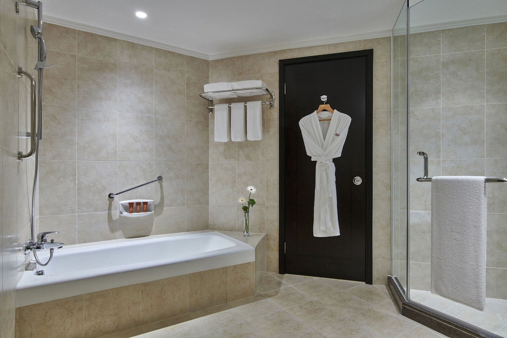 Crowne Plaza Zhuhai City Center 30/78