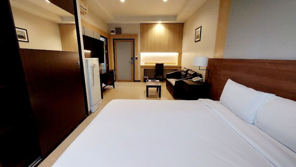 J. Park Hotel 20/62