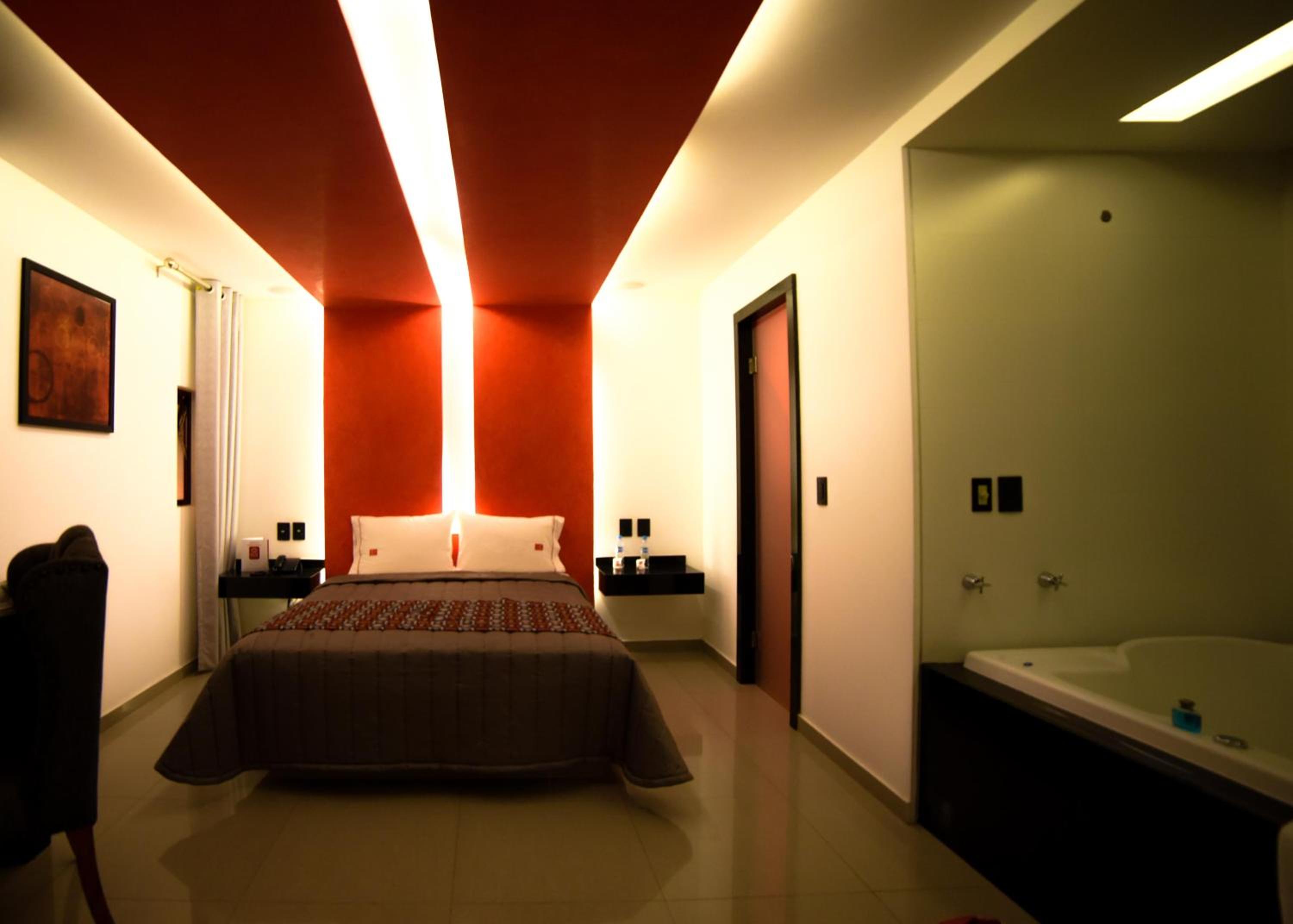 Suite, Hot Tub, Six Hotel 9/10