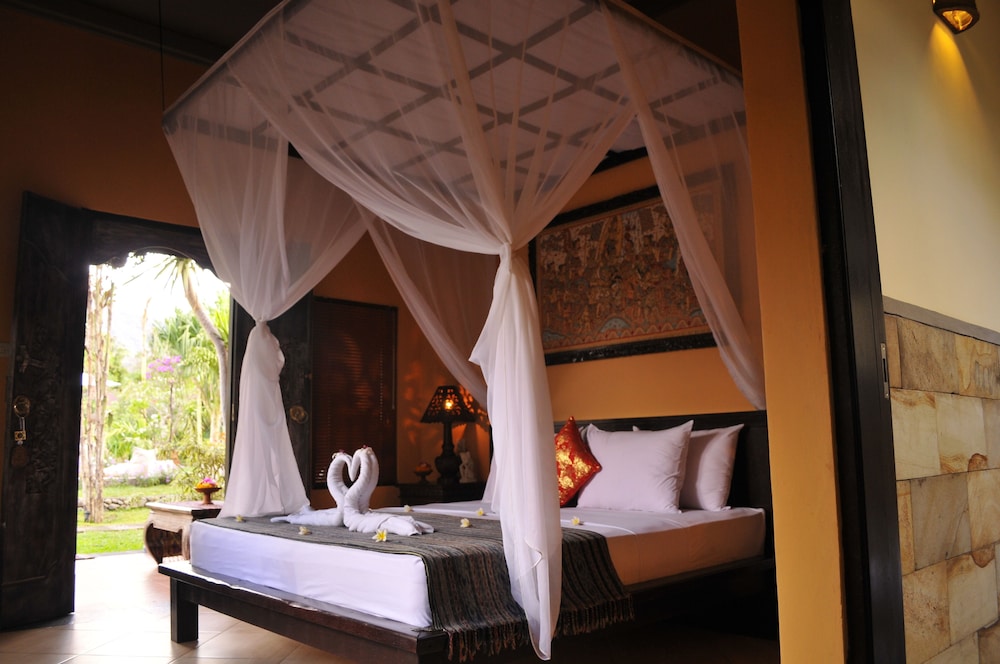 Tirta Sari Bungalows 26/66