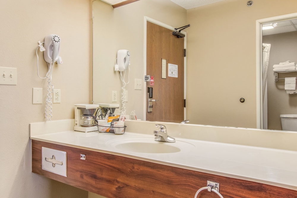 غرفة قياسية بسرير كوين، Econo Lodge Shelbyville KY 4/4