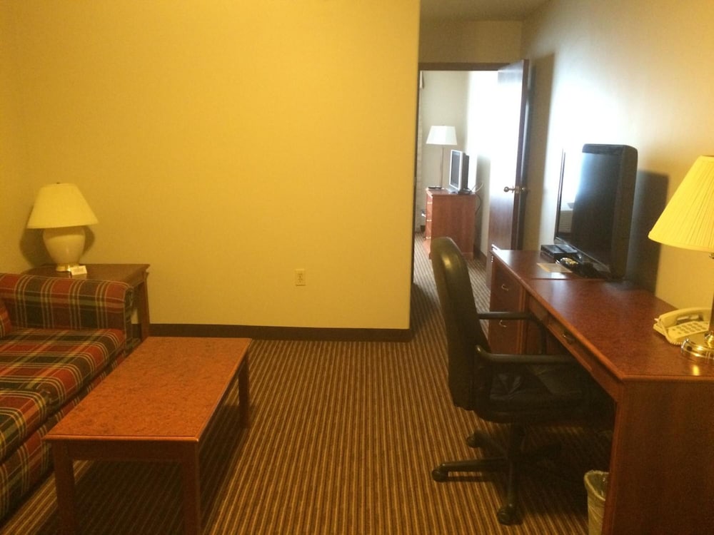 Foxwood Inn and Suites 22/38