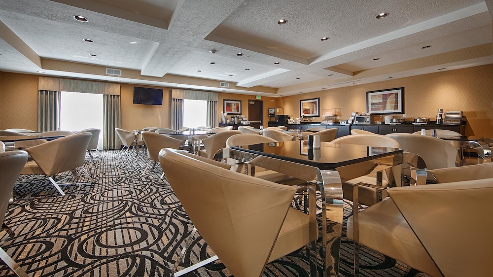 Best Western Plus Airport Inn Suites Salt Lake City 21/24