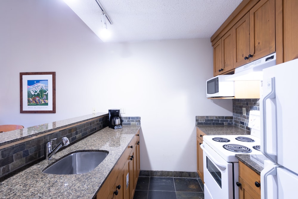 Tantalus Resort Lodge 47/55