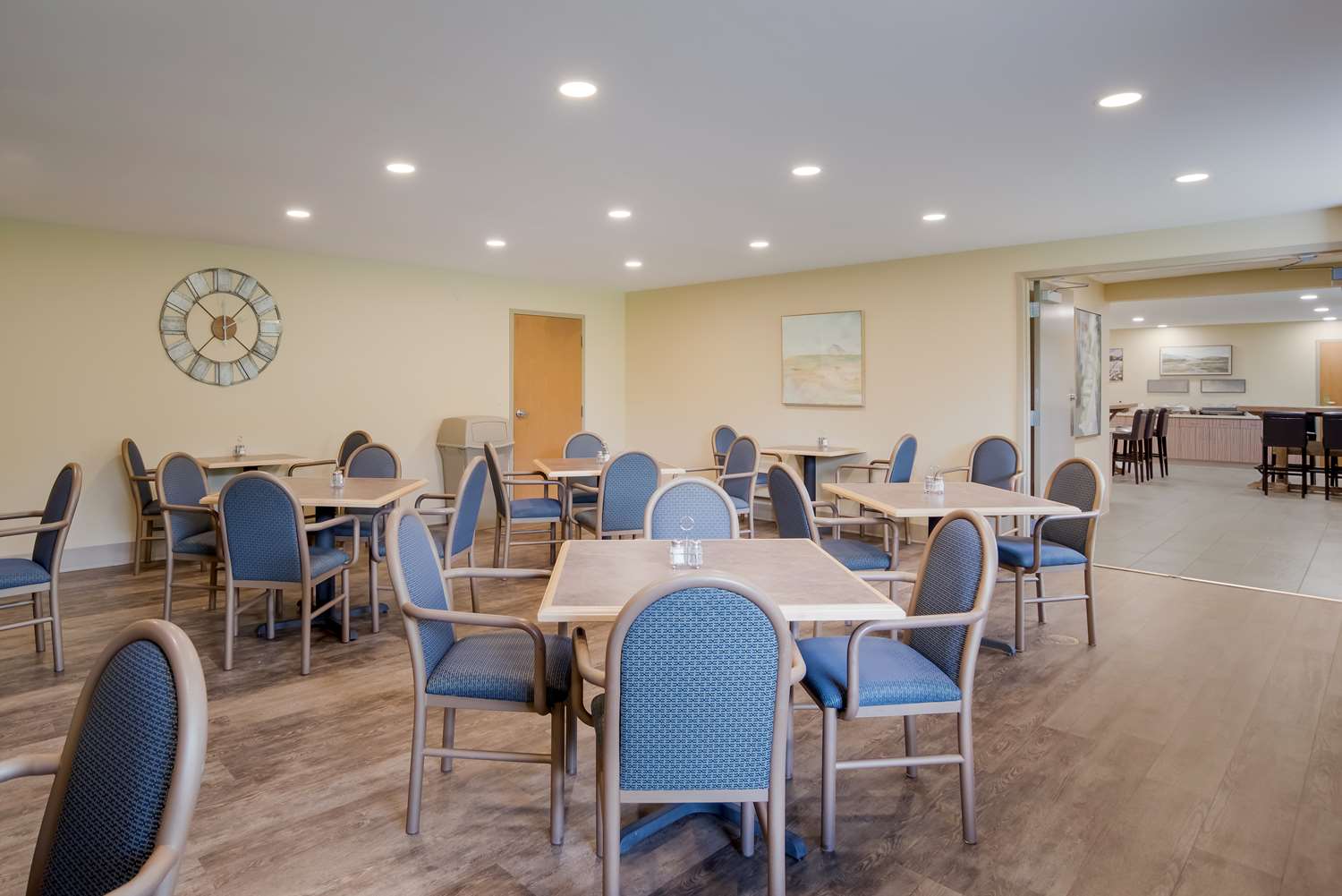 restaurant cafeteria
