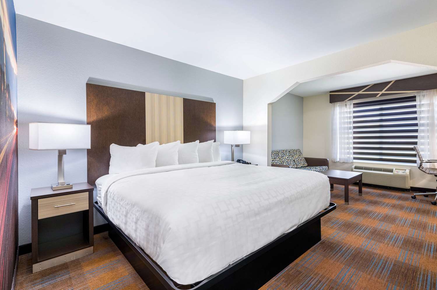 Efficiency, Suite, King Bed، Clarion Pointe Madison-Huntsville 2/4