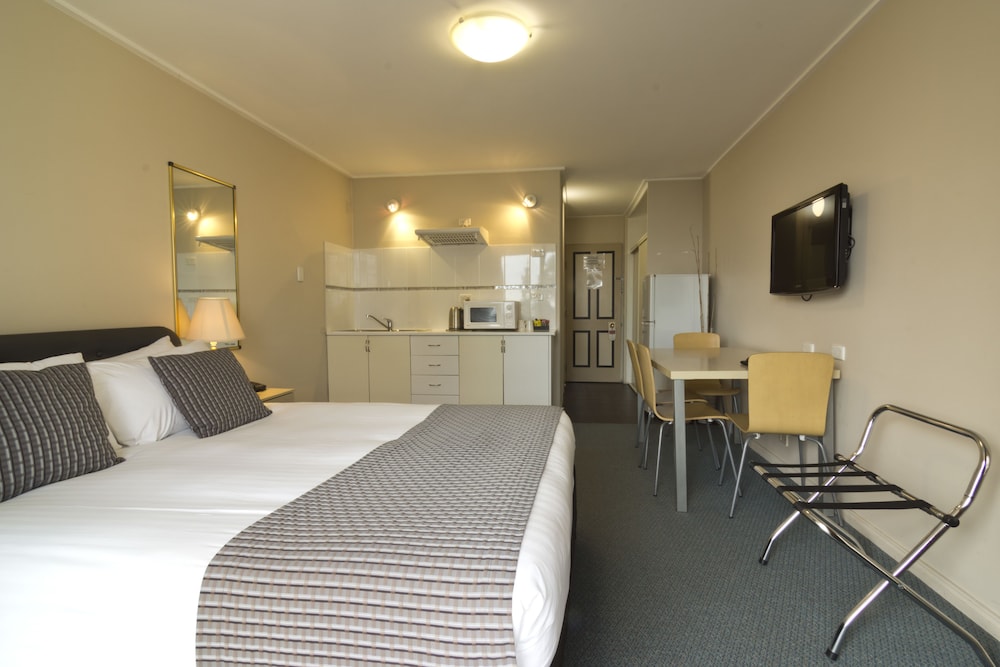 Commodore Regent Hotel 29/63