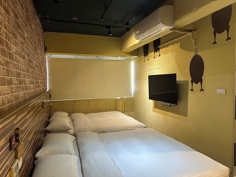 R10 Eco Hotel 12/50