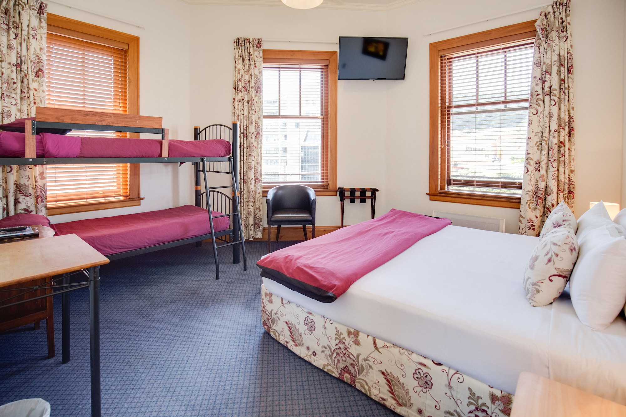ROOM, QUADRUPLE