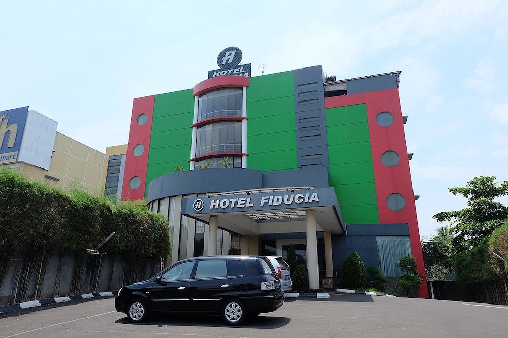 Super OYO Townhouse OAK Hotel Fiducia Serpong 3/44