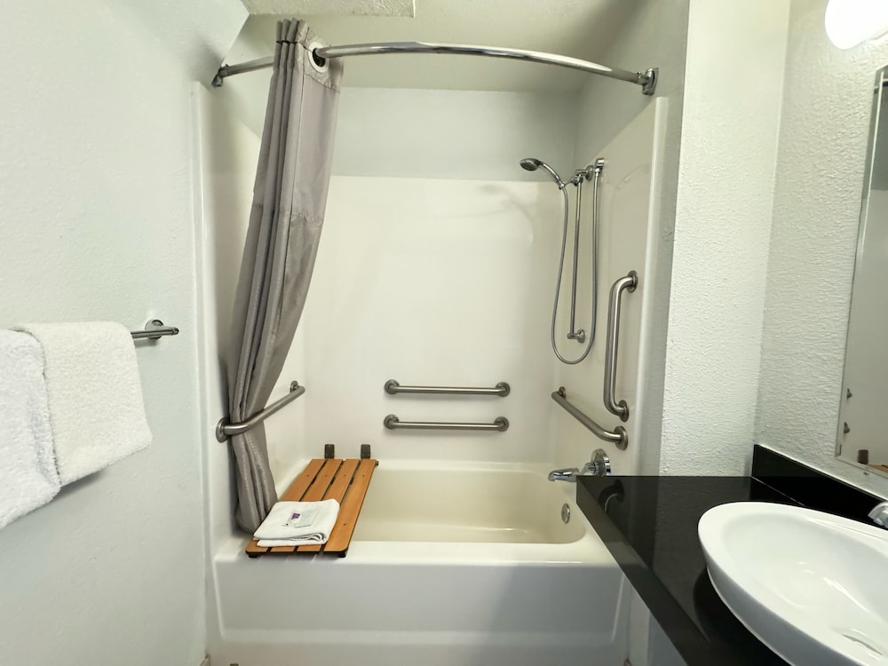 Motel6 Casper, WY 53/63