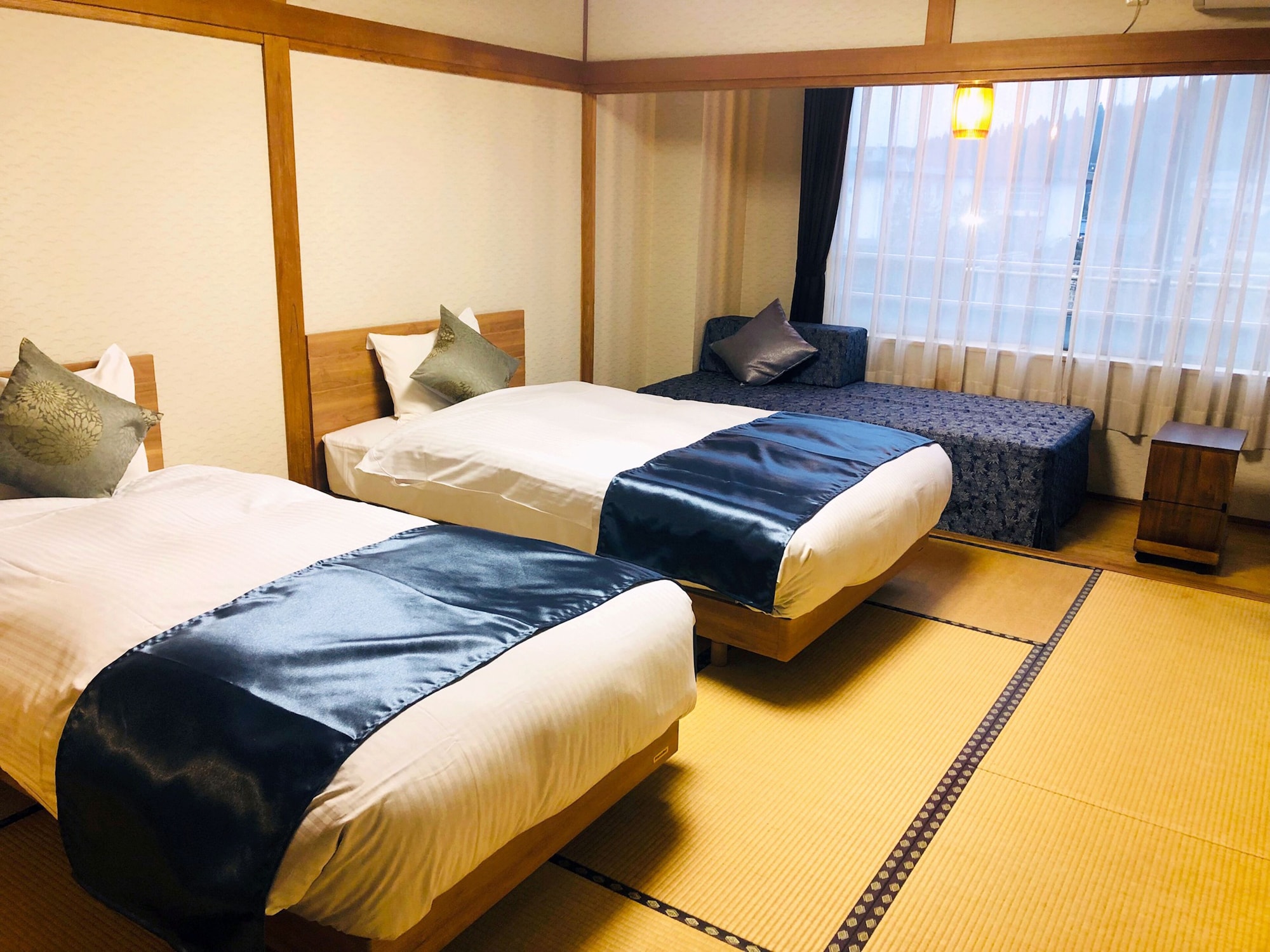 Japanese, Twin Beds