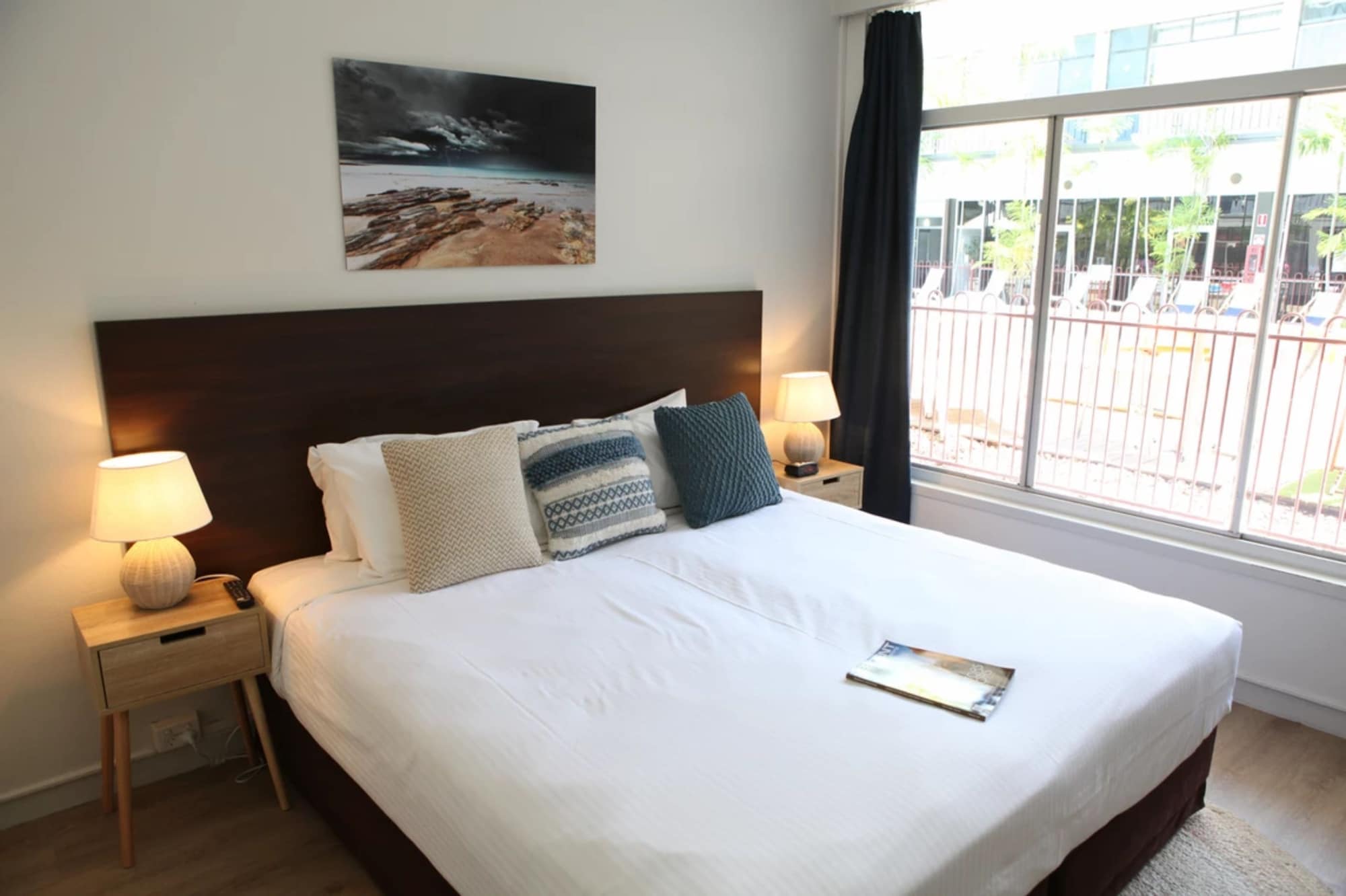 STUDIO, KING BED