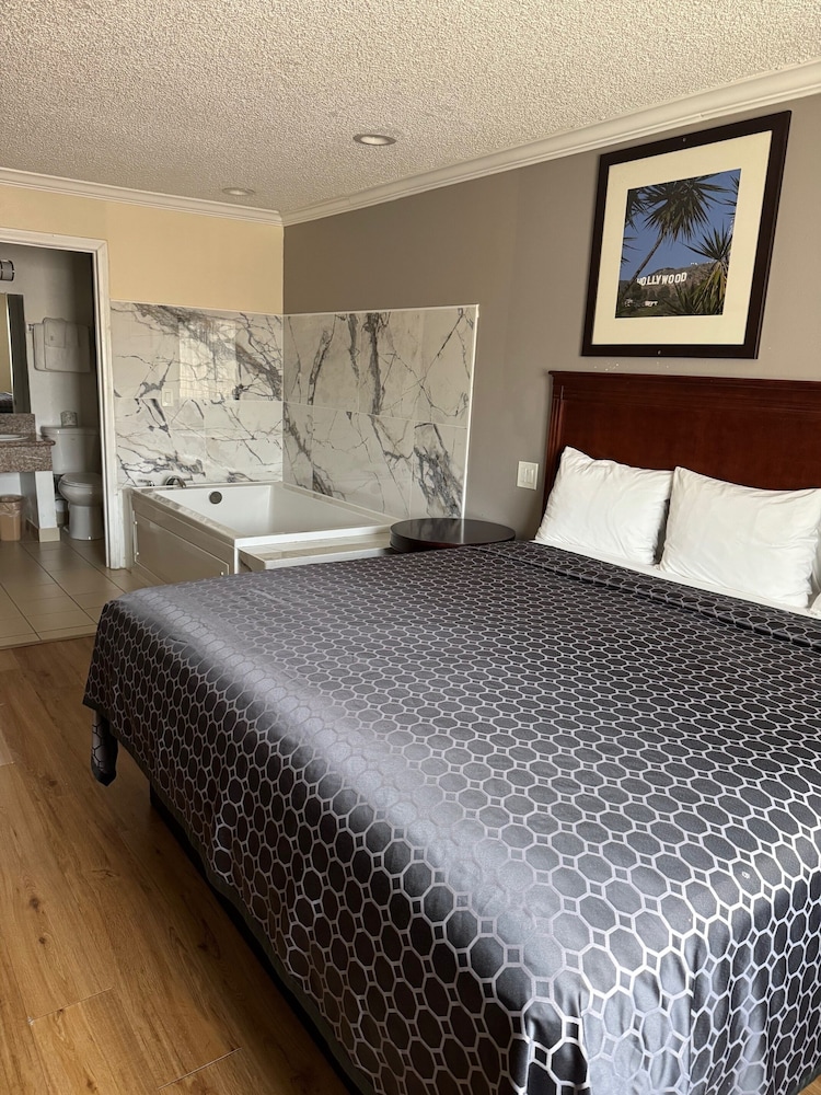 National Inn Garden Grove 16/60