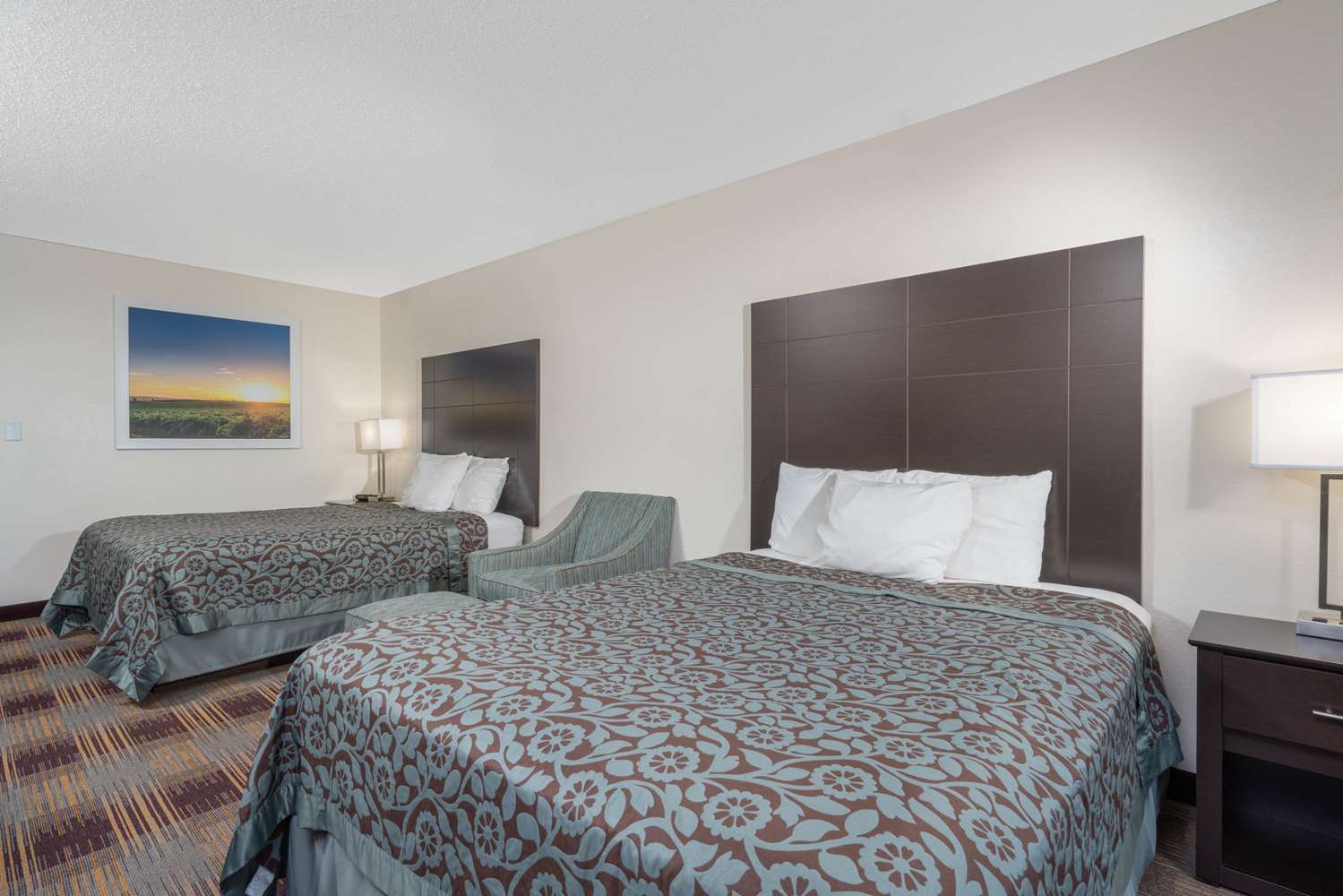 Days Inn By Wyndham Faribault 4/10