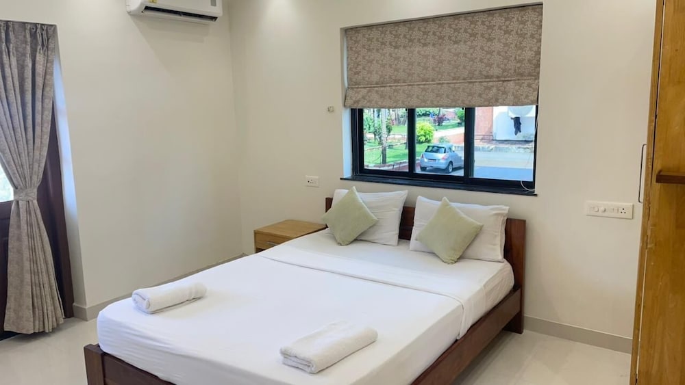 Monarch Suites 4/40
