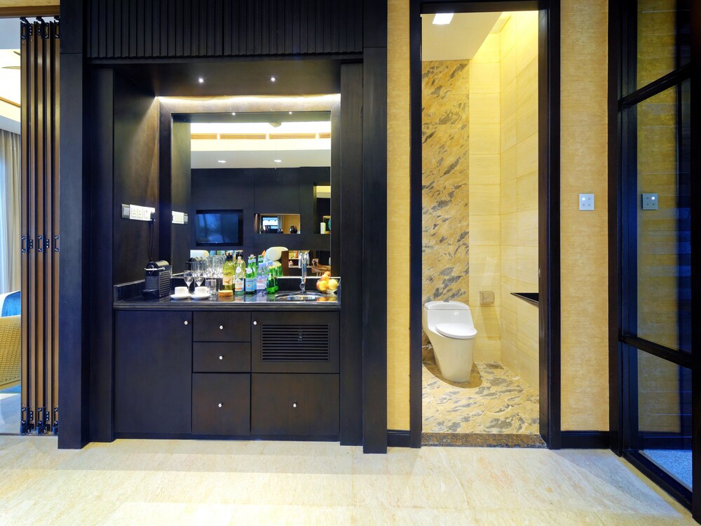 Borneo Eagle Resort 50/50