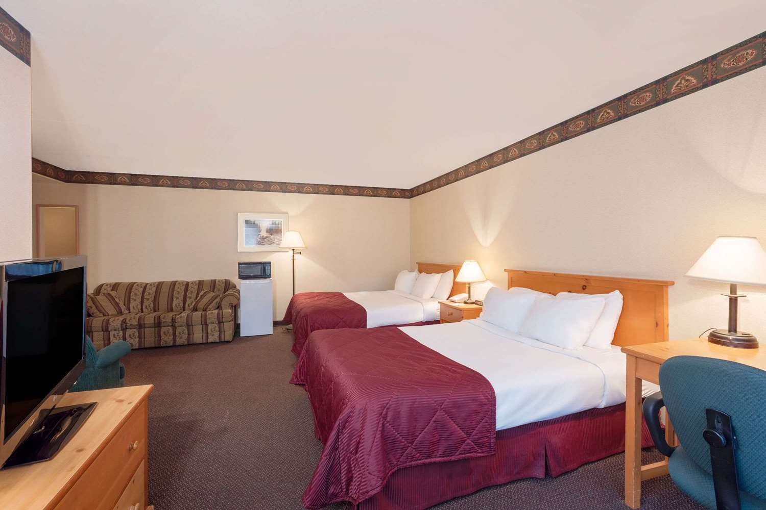 Ramada By Wyndham Pinewood Park Resort North Bay 5/24