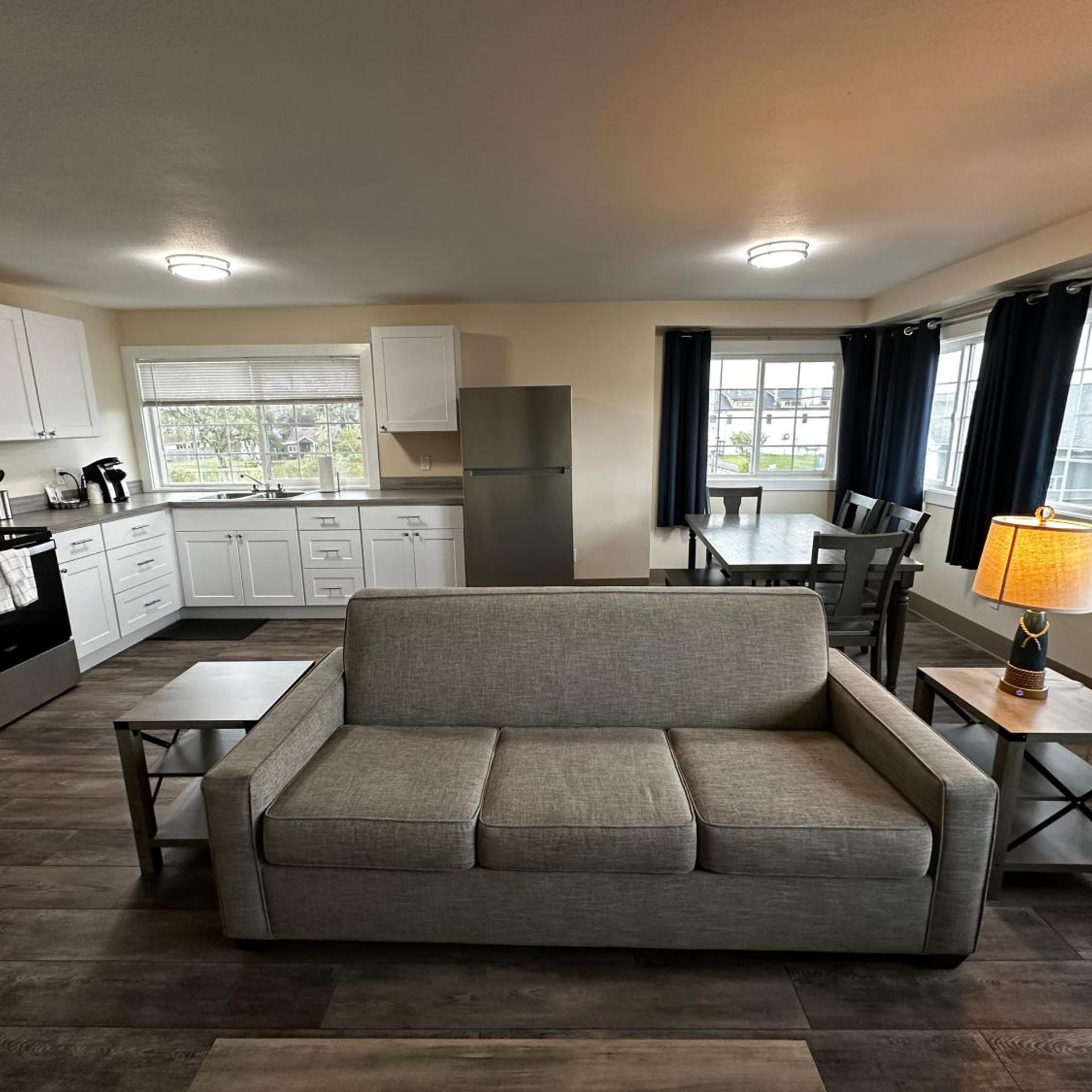 Coastal Inn & Suites 23/50