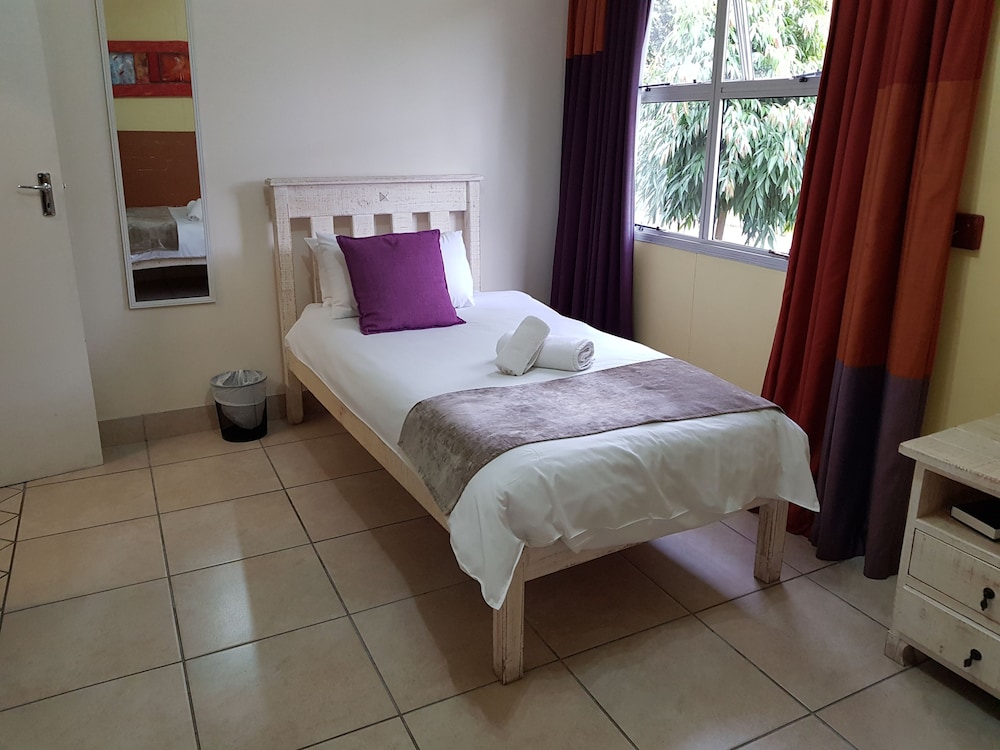 Chalet, 1 Double and 4 Single Beds