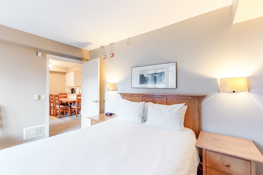 Whistler Peak Lodge 24/53